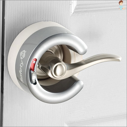 Children's Security Houses - Locks Locks on Door Handles