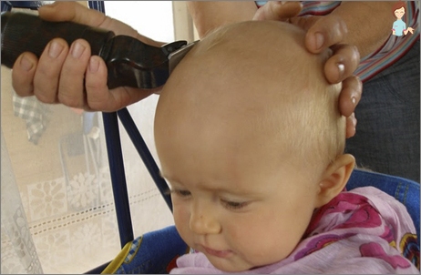 Der erste Haarschnitt des Kindes pro Jahr