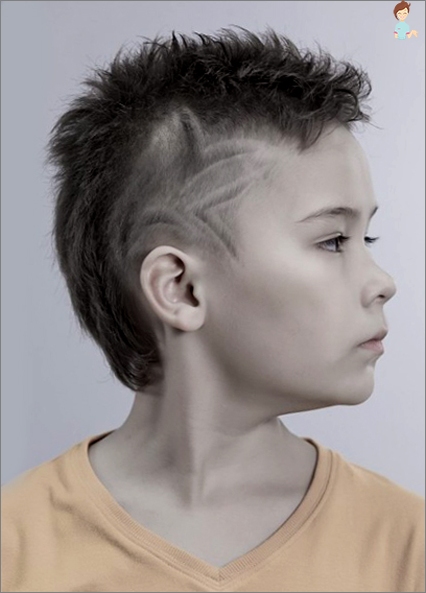 Beautiful hairstyles on September 1 for boys