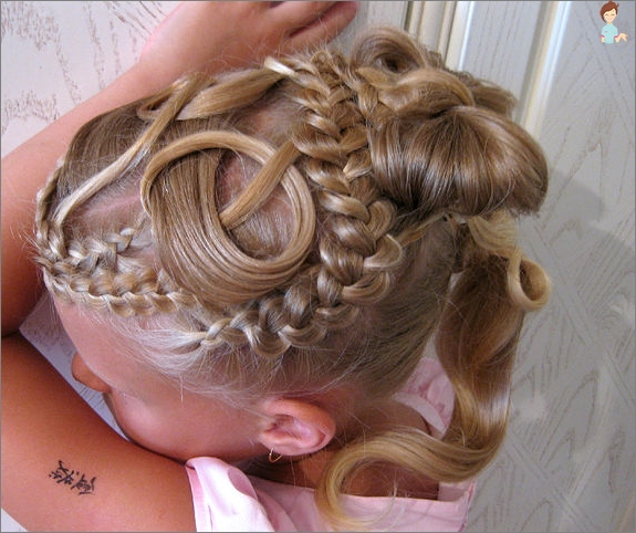 Beautiful hairstyles on September 1 for first grader
