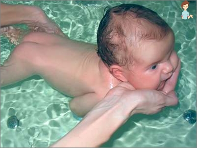 متى وكيف تبدأ الطبقات السباحة مع حديثي الولادة