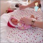 Kinderkleidung für ein neugeborenes Mädchen