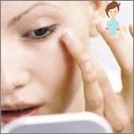 Mittel von Ödemen unter den Augen - Massage