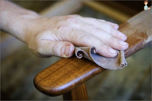 How to remove stains with lacquered and wooden furniture