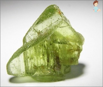 Stone Peridot: Hodnota, vlastnosti, aplikace