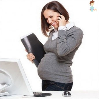 العمل أثناء الحمل: ساحة المعركة أو إجازة طويلة المدفوعة؟