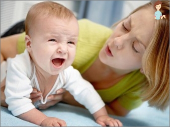 Zvracení u kojenců bez teploty a průjmu - Jaký je důvod a jak pomoci dítěti?