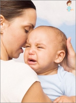 Colics in einem Kind: Wie soll ich dem Baby helfen?