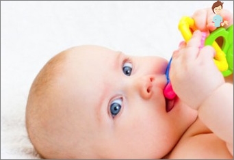 Kako pomoći bebi kad se zubi uspone?