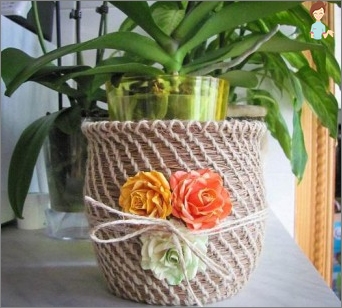 Decoration of flower pots: What materials can be used