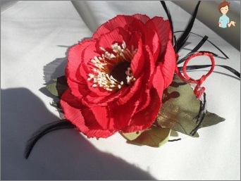 Production of flowers from silk fabric with their own hands