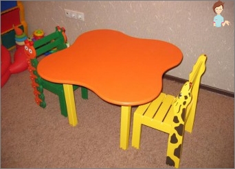 Dječji stol rade sami