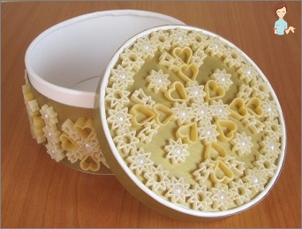 Create from products: crafts from macaroni