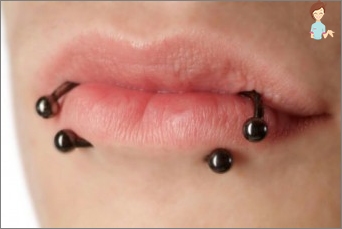 Piercing rty jsou neškodné dekorace nebo postup mající nepříjemné důsledky?