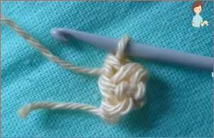 Circuit Lace Knitting Schemes and Description