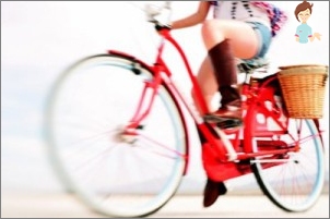 Hoe een vrouwelijke fiets goed te kiezen