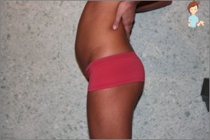 Foto-Bauch in der 11-wöchentlichen Schwangerschaft